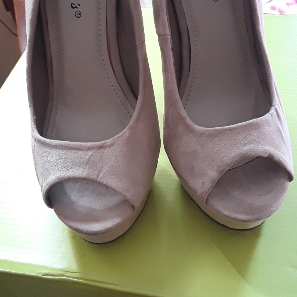 high heels - Picture 5 of 7